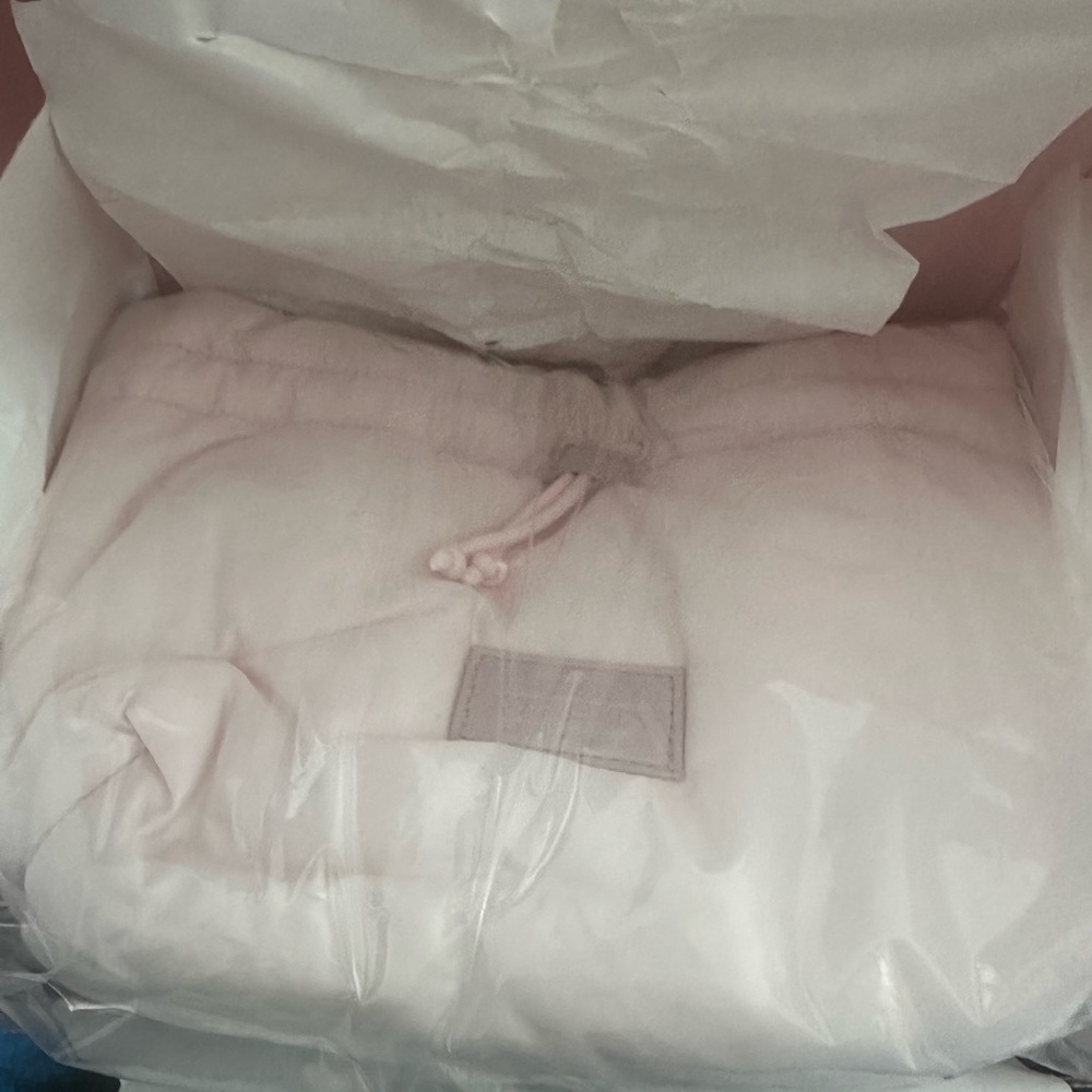 Kylie cosmetics puffer tote - Picture 3 of 3